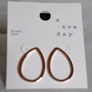NWT A New Day Casual Retro Rose Gold Tone Teardrop Post/Stud Y2k Earrings